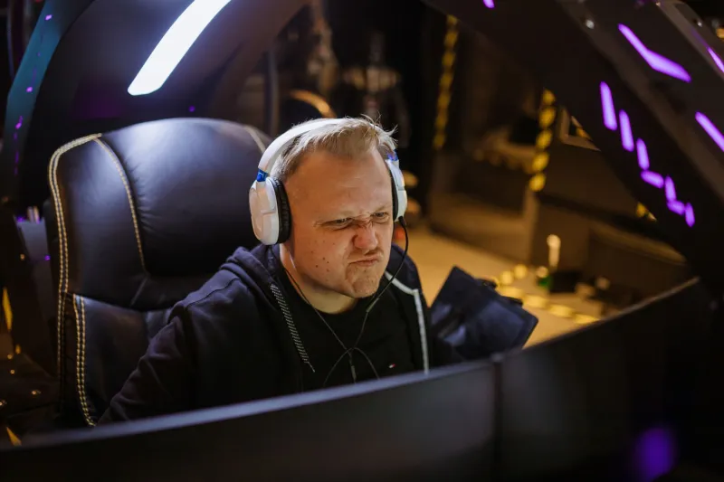 Playing to the Camera Is Breaking Your Game: The Hidden Cost of Streaming Culture on Competitive Instincts